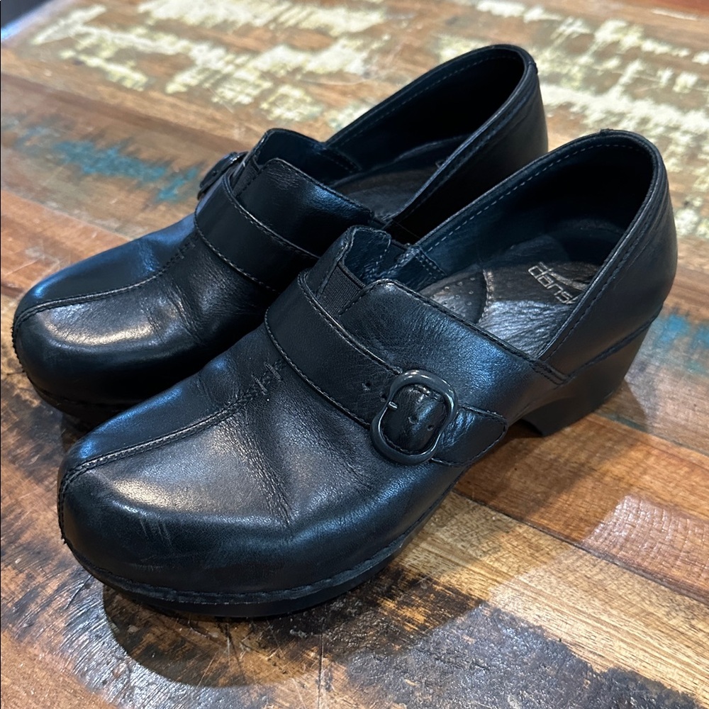 Dansko Black Leather Women’s Clogs, 37
